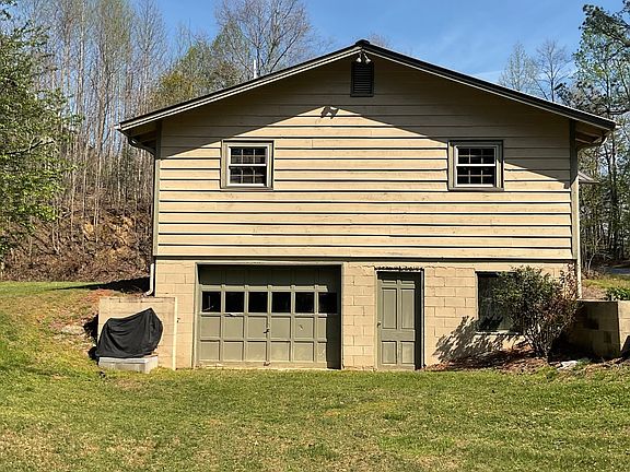 3rd image of 445 Glade Rd