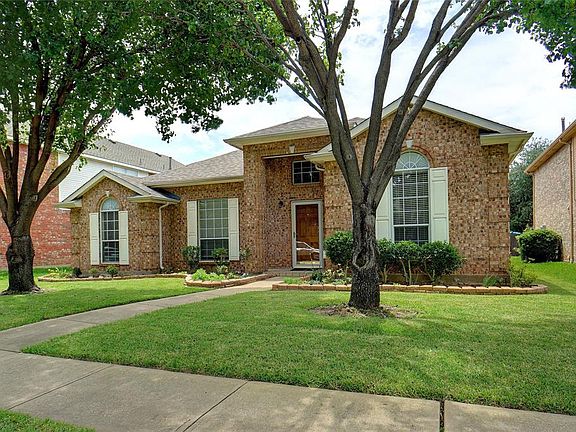 2nd image of 3809 Acacia Trl