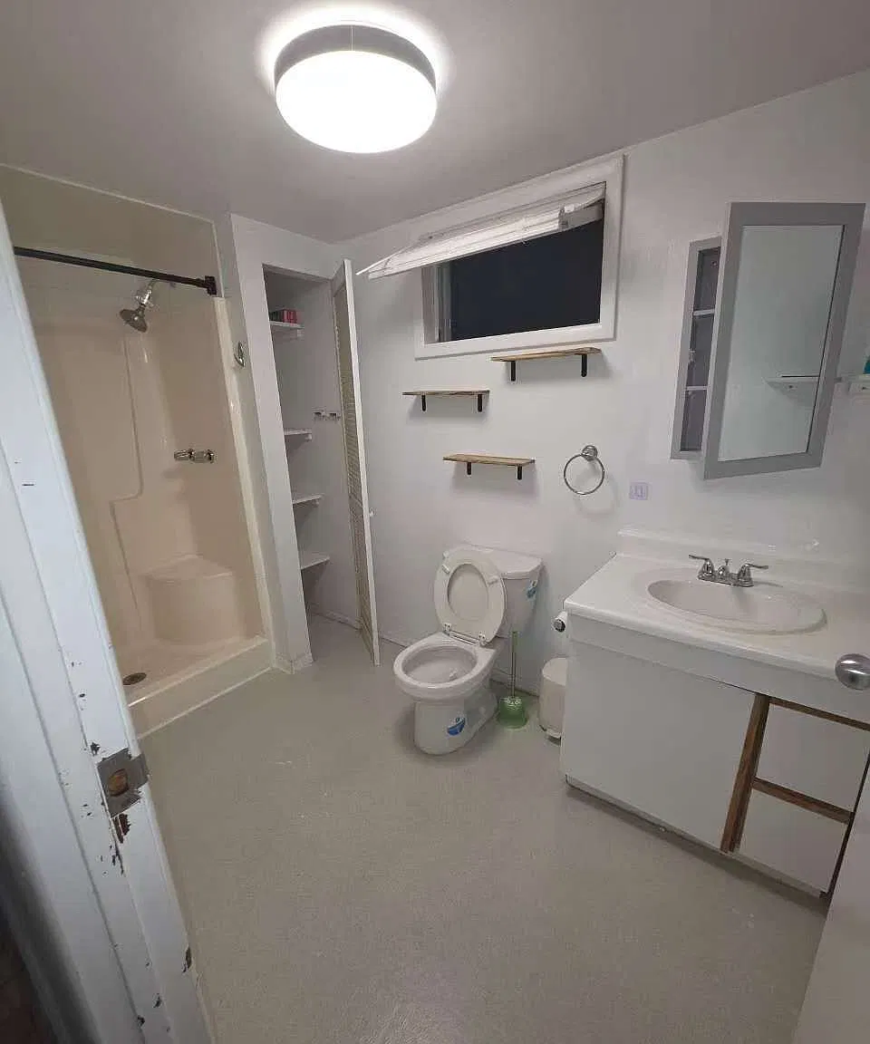 2 bed, 1000 sqft, $2,200 — Photo 2