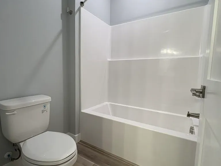 3607 Sussex Dr — Photo 6