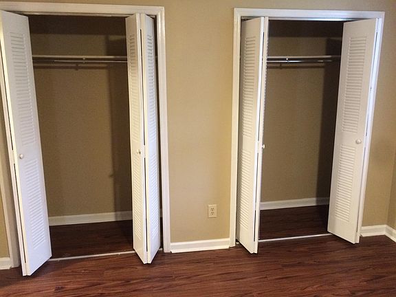 5th image of 1665 Foxhaven Dr APT 14