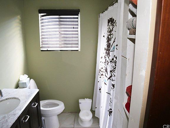 3rd image of 1531 W 59th Pl