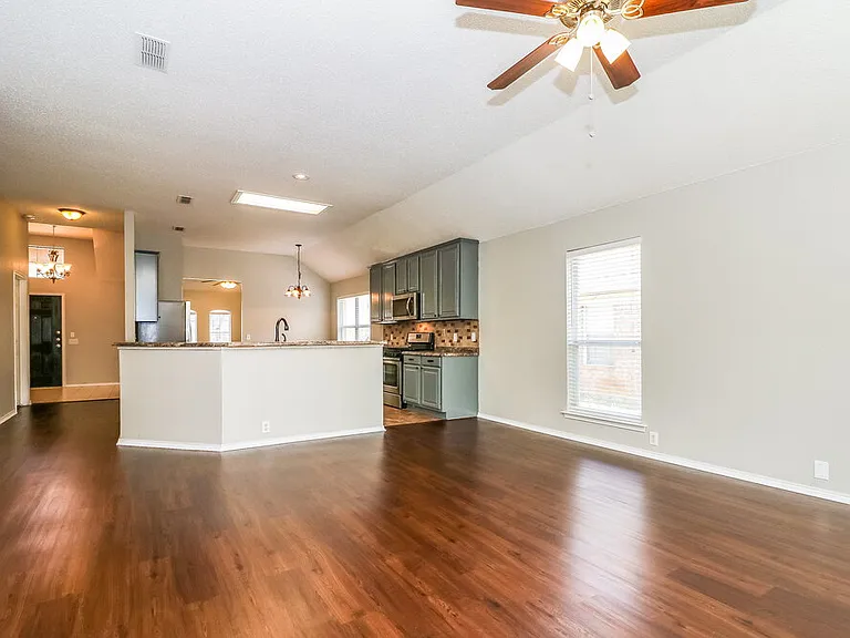 508 Glenwood Dr — Photo 2