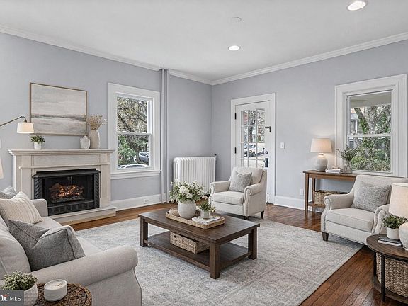 2nd image of 637 Deepdene Rd