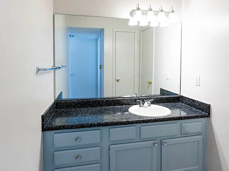 Stonewood Apartments — Photo 14