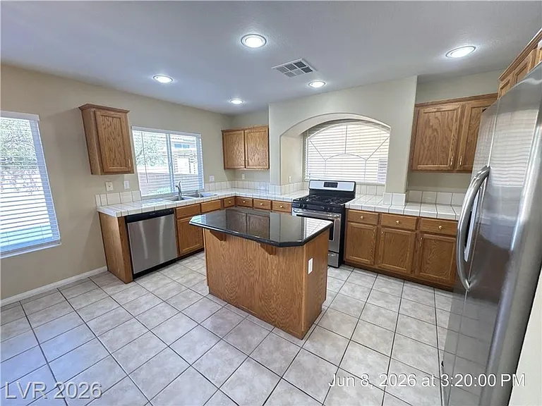 10876 Fishers Island St — Photo 9
