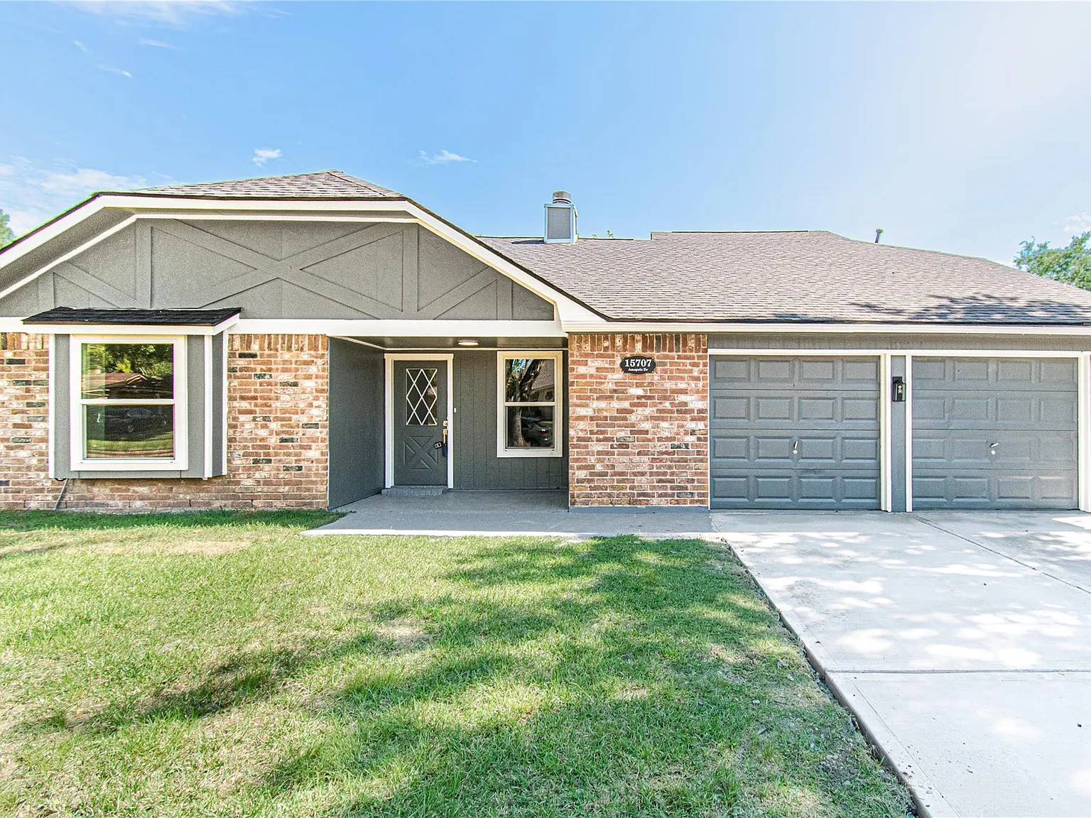 4 bed, 2.0 bath, 2144 sqft, $2,500 — Photo 1