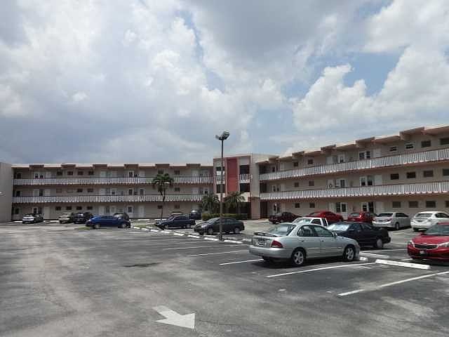 1st image of 2223 Park Ln APT 316