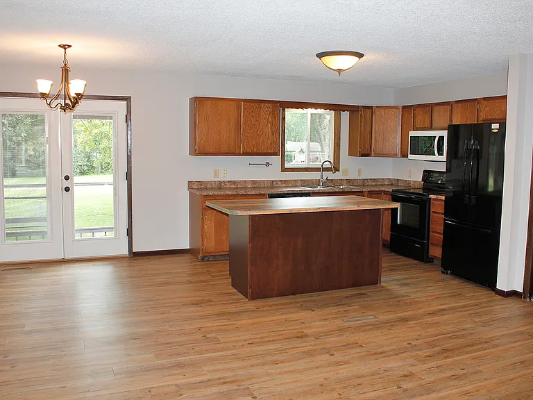 1421 Orchard Dr — Photo 7