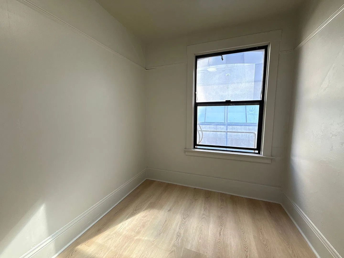 668 Clay St — Photo 3