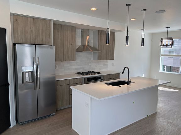 5th image of 1920 Hooker St Unit 1