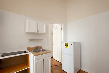 Rented by R New York