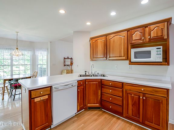 5th image of 141 Windsong Ct