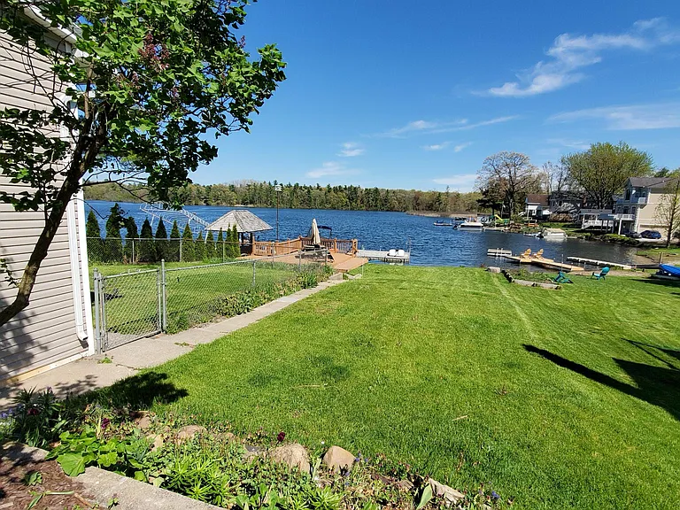 1349 Beach Dr — Photo 4