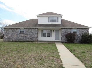 1430 Isdell St, Bolivar, MO 65613