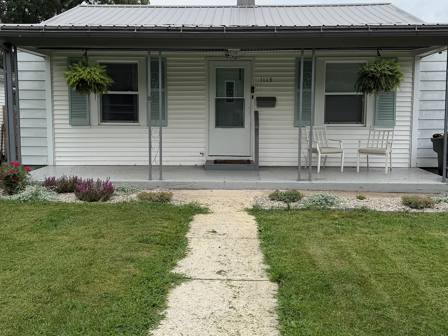 3 bed, 840 sqft, $1,300 — Photo 1