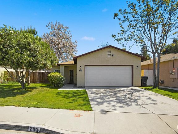 2nd image of 203 Isla Del Sol Dr