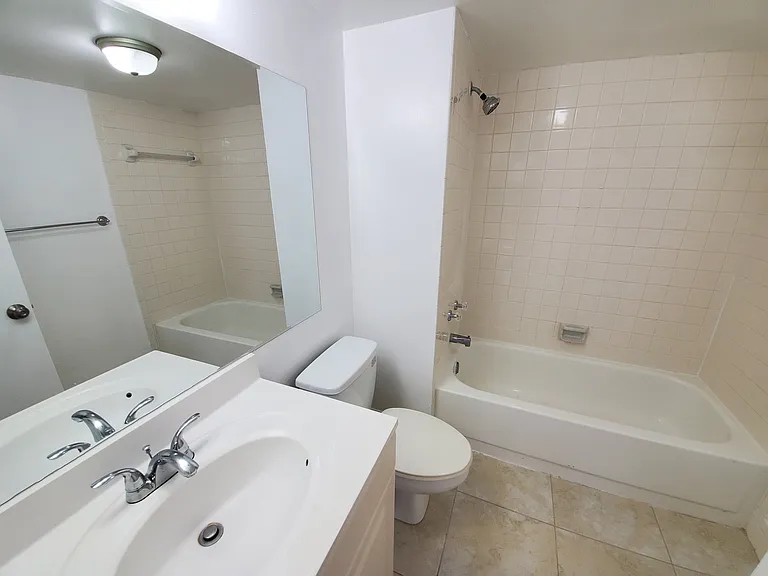 Sherwood Square Apartments — Photo 26