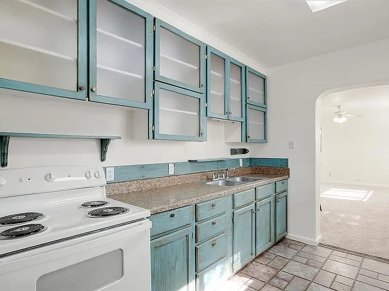 2302 Espanola St NE — Photo 4