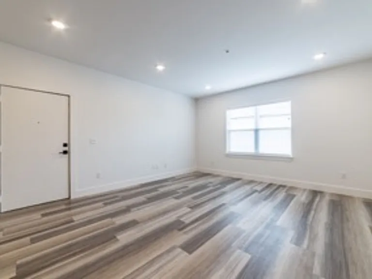 South Creekside Apartments — Photo 40