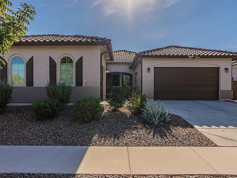 2811 W Pollack St — Photo 2