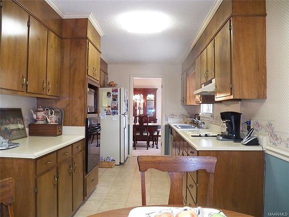 4th image of 983 Brookdale Ave