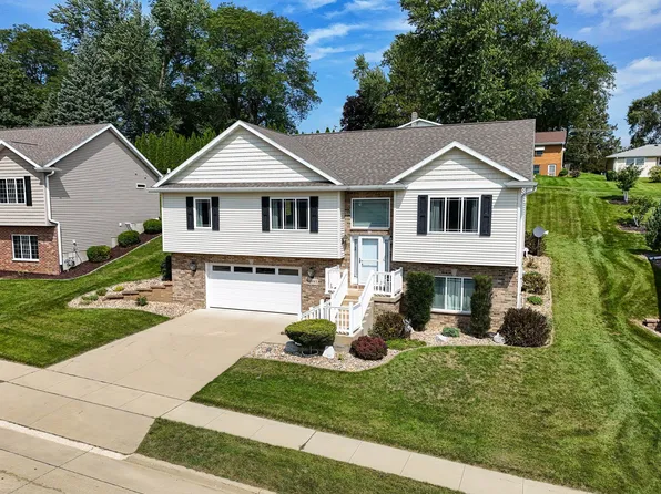 3345 Peach Tree Ln, Dubuque, IA 52002