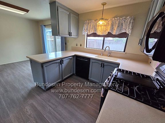 5th image of 7453 Maximillian Pl