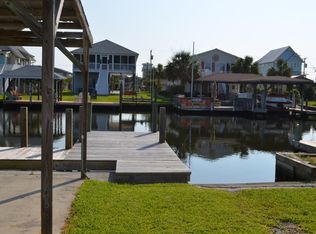 4046 4th St, Surf City, NC 28445