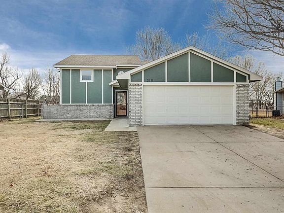 4th image of 2111 N Shefford Ct