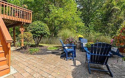 3rd image of 2551 Longmount Dr