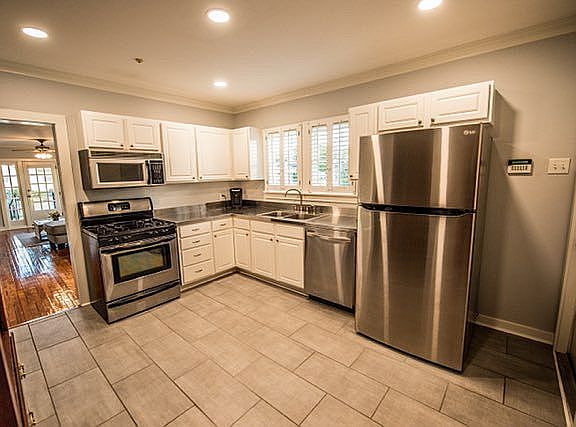 2nd image of 401 Suthon Ave