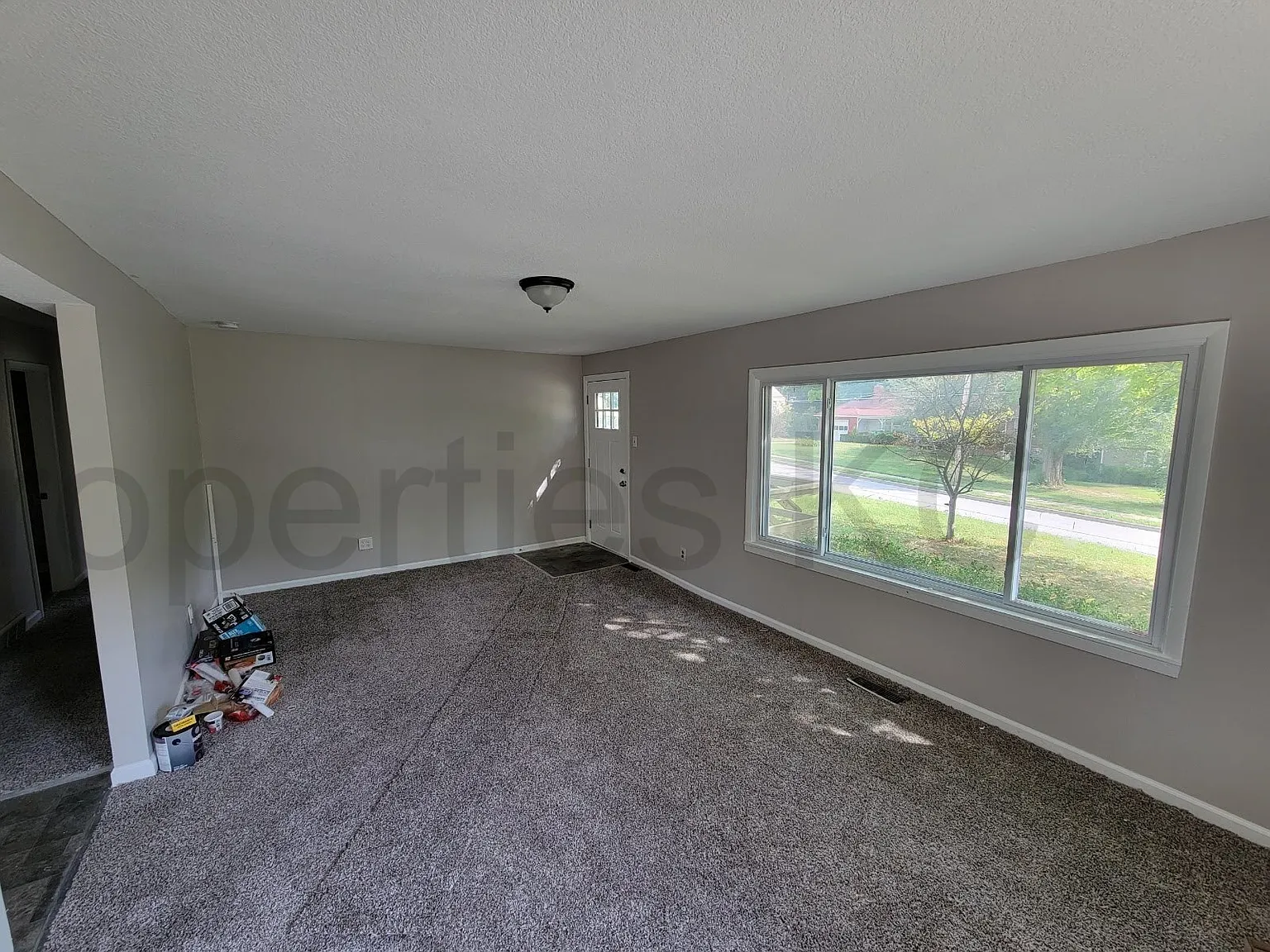 3 bed, 2223 sqft, $2,095 — Photo 2