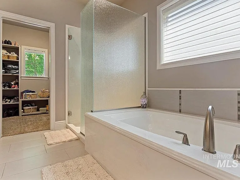 2549 E Satterfield St — Photo 4