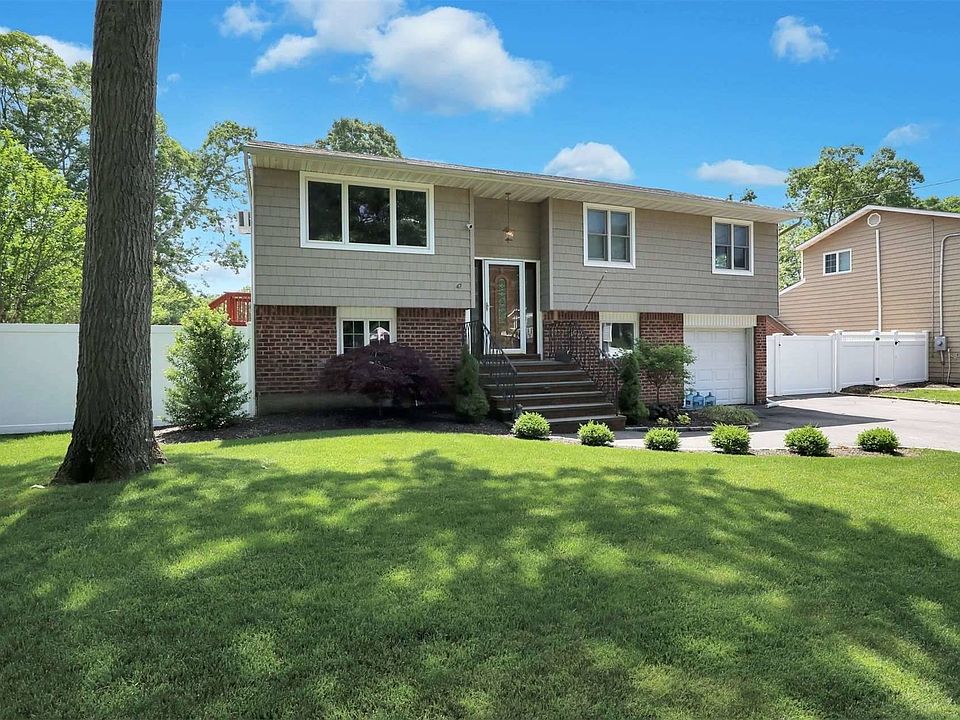 1st image of 47 Oakwood Hills Dr