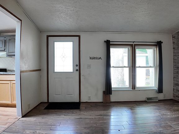 2nd image of 14548 Magnolia Dr