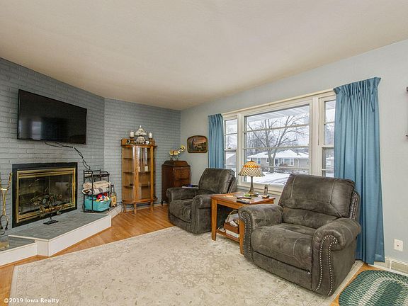 3rd image of 1202 Southlawn Dr