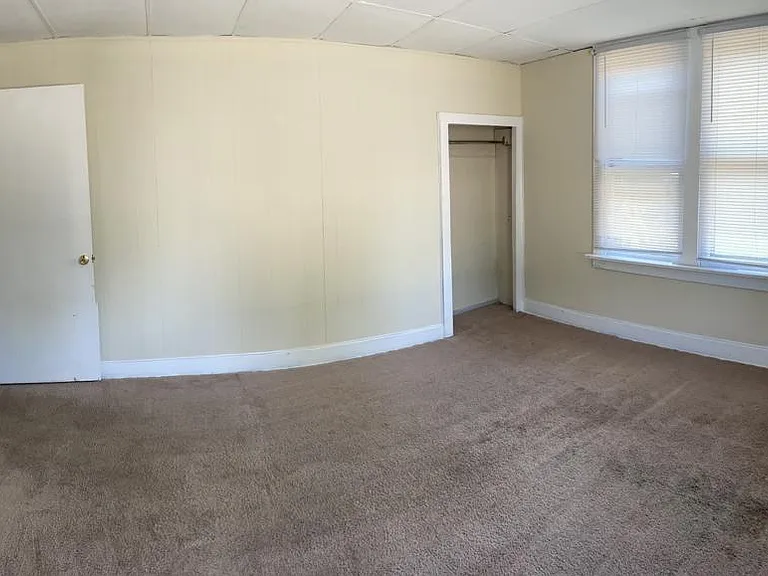 708 W Market St #0 — Photo 2