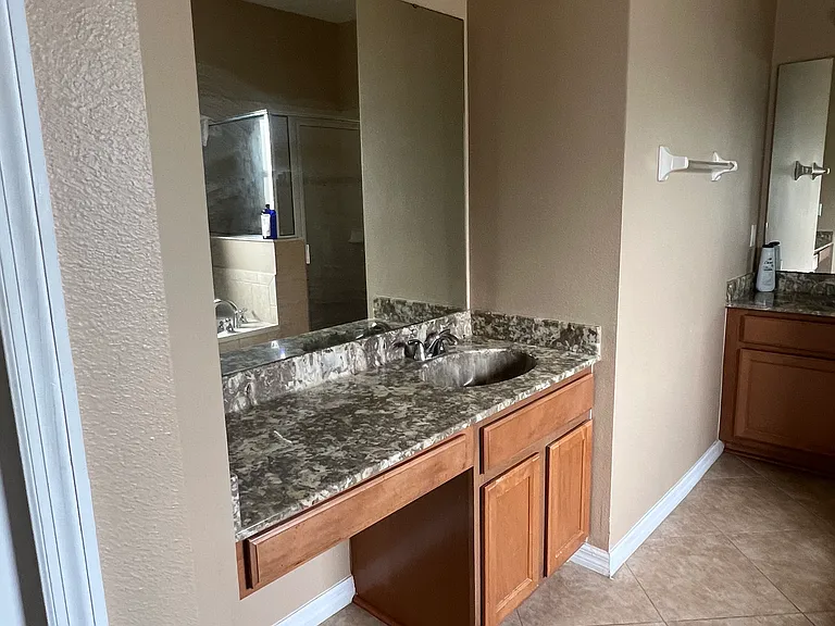 1932 Acacia Dr — Photo 9