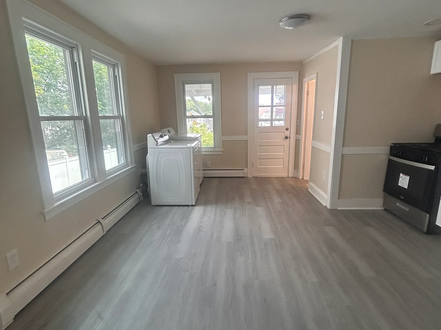 3 bed, 1.5 bath, 1300 sqft, $2,196 — Photo 4