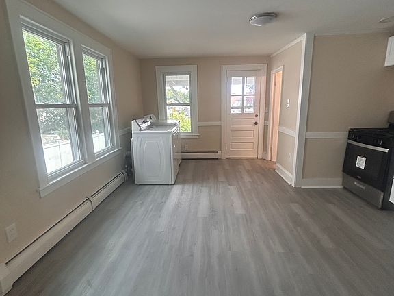 4th image of 640 High St
