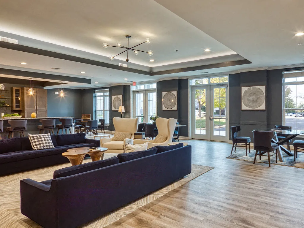 Crossroads Station Apartments — Photo 2