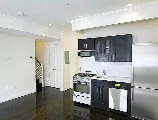 Rented by Jonis Realty | media 4