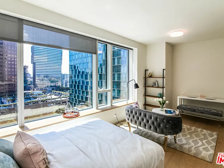 889 Francisco St #905 — Photo 4