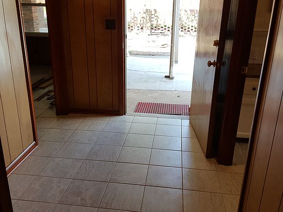 3rd image of 420 E 5th Ave