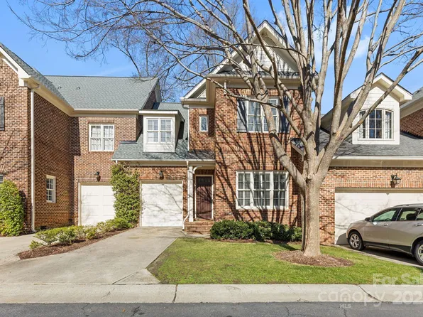 243 Crownsgate Ct, Charlotte, NC 28207