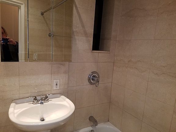 3rd image of 171 E 77th St APT 2E