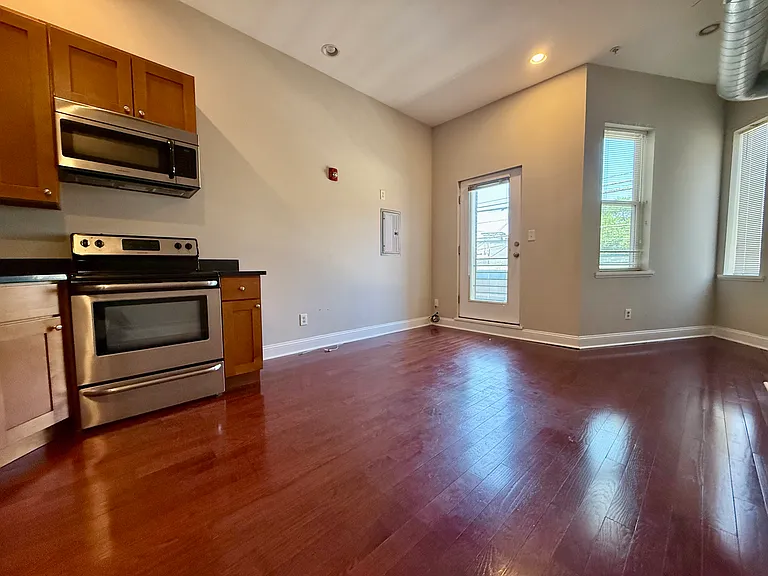 1613 Frankford Ave #O2 — Photo 2