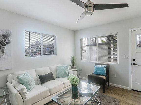 5th image of 4205 1/2 Noyes St Unit 3