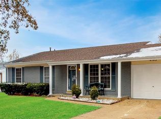 2165 Chatelaine Dr, Florissant, MO 63031